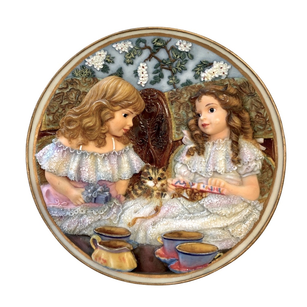 Sandra Kuck's “Best Friends” 3D 1st issue porcelain plate wall hanging